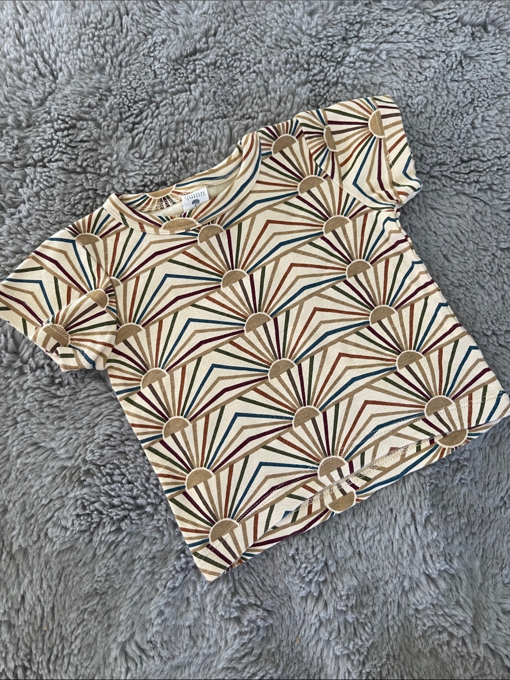 kate quinn Cream Tee with Multicolor Fan Print Sun shine Sz 12/18M
